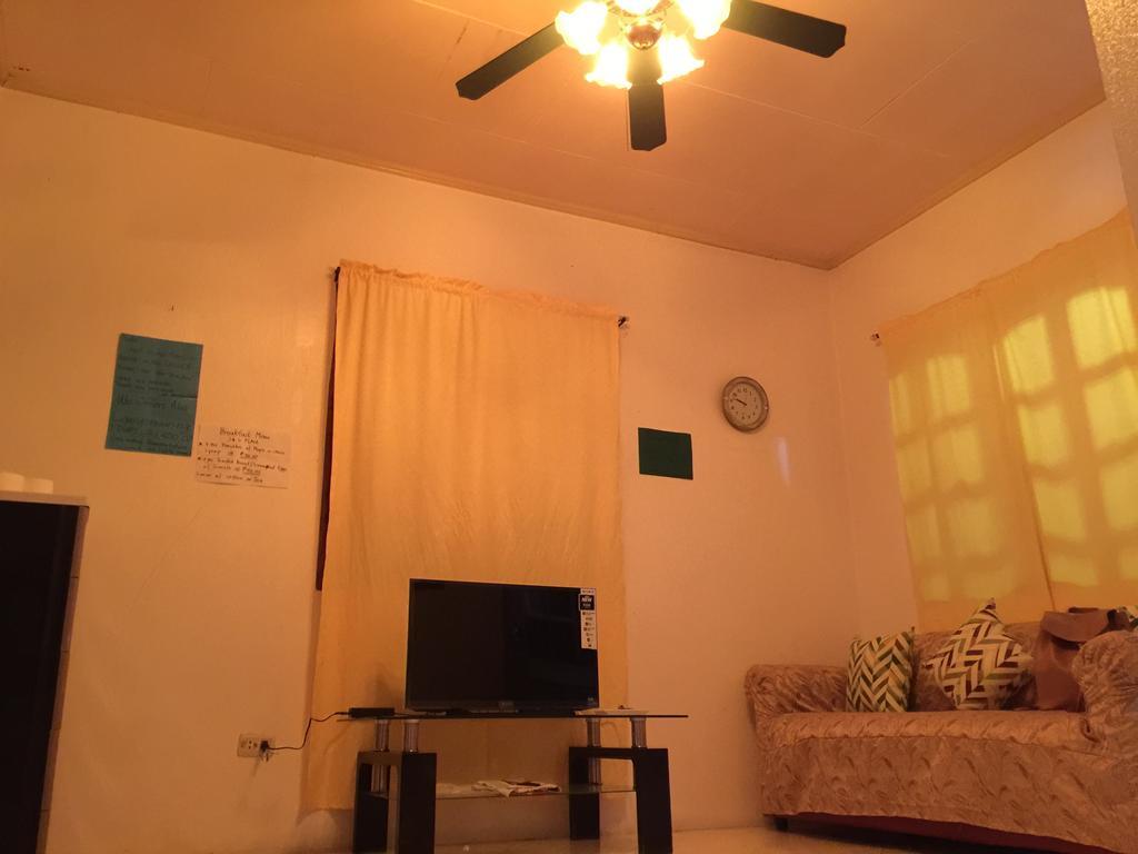 J & C Guesthouse Moalboal Esterno foto