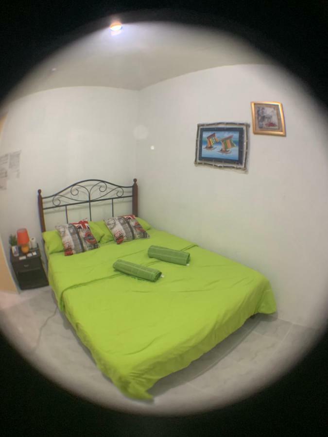 J & C Guesthouse Moalboal Esterno foto