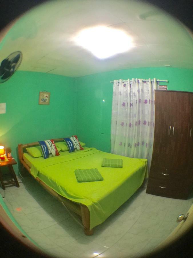 J & C Guesthouse Moalboal Esterno foto