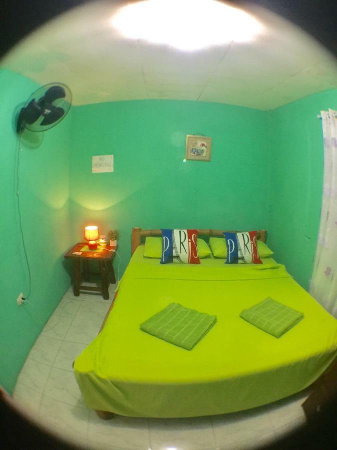 J & C Guesthouse Moalboal Esterno foto