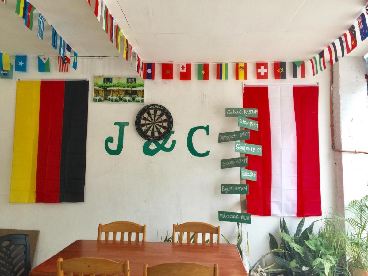 J & C Guesthouse Moalboal Esterno foto
