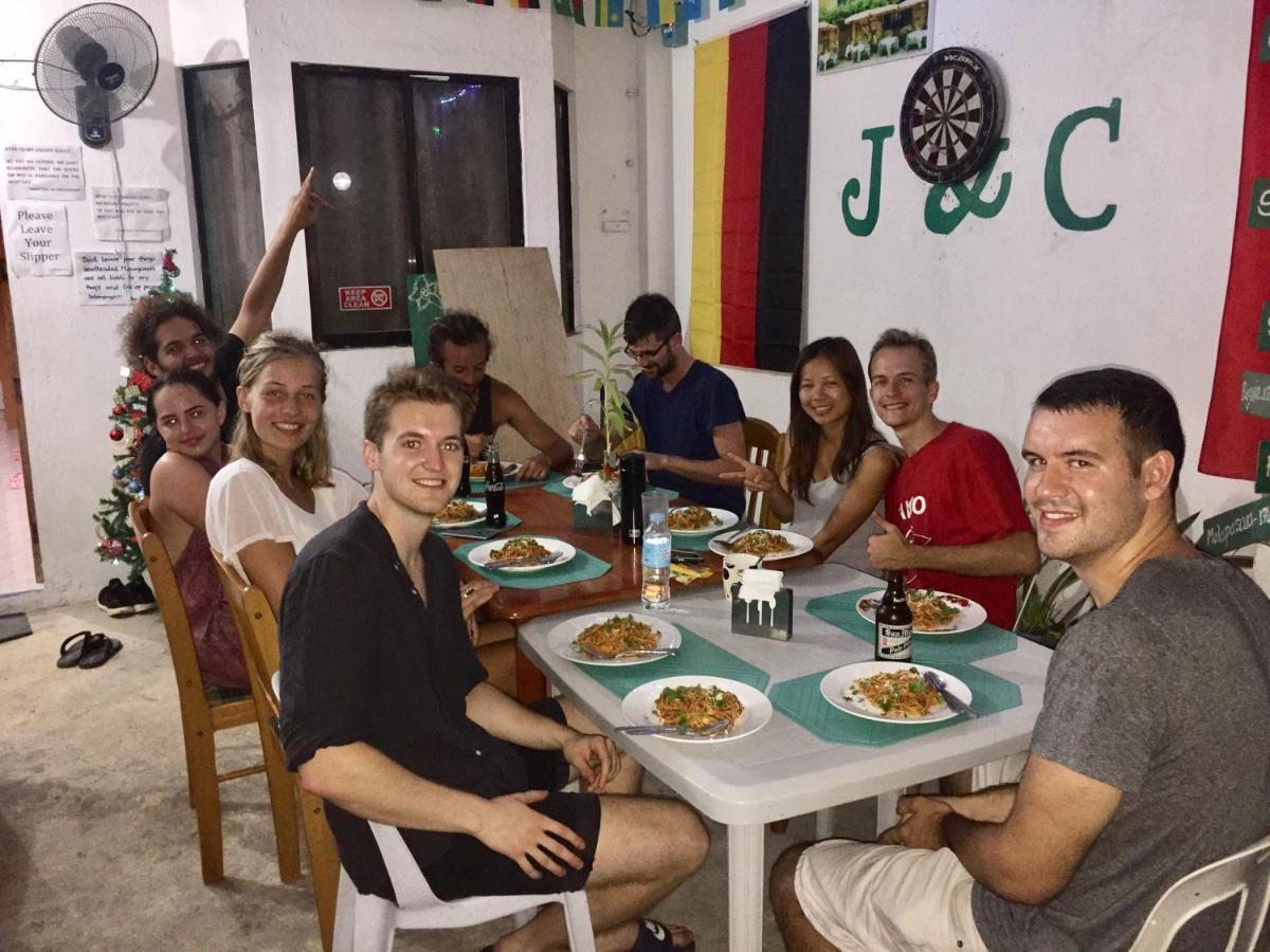 J & C Guesthouse Moalboal Esterno foto